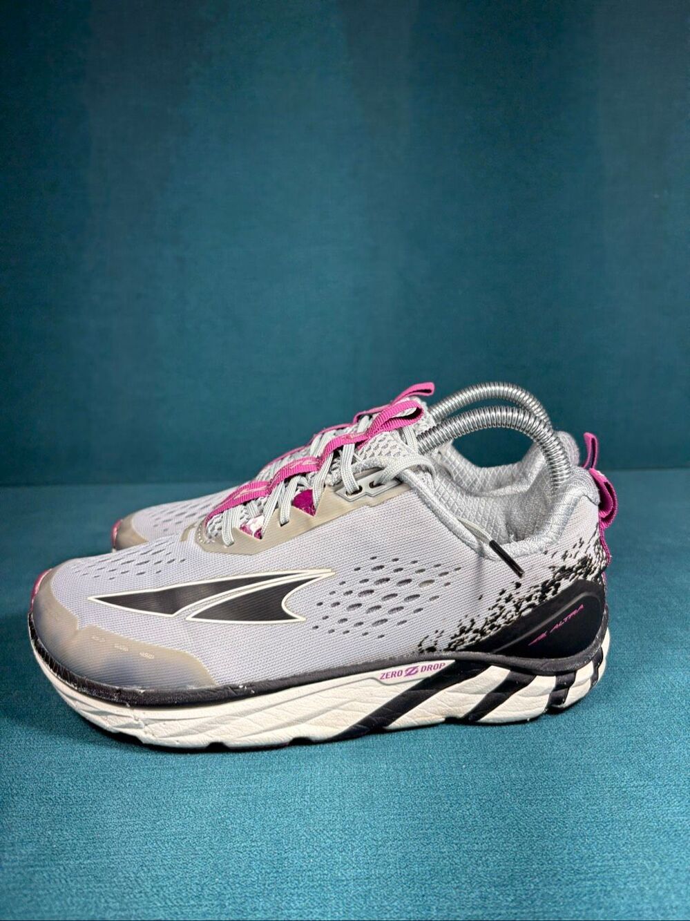 Altra Torin 4 Women's Size 7 Gray Pink Zero Drop Running Shoes ALW1937F254